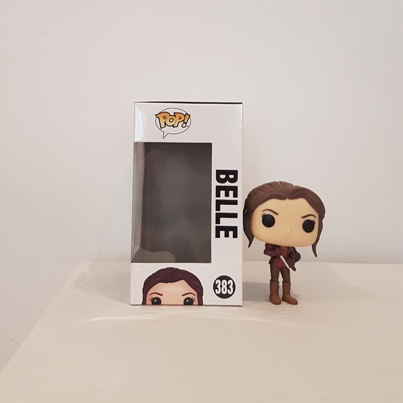 Belle Funko Pop 383 Once Upon a Time - Picture 3 of 7